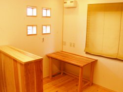 自然素材の木の家具　机